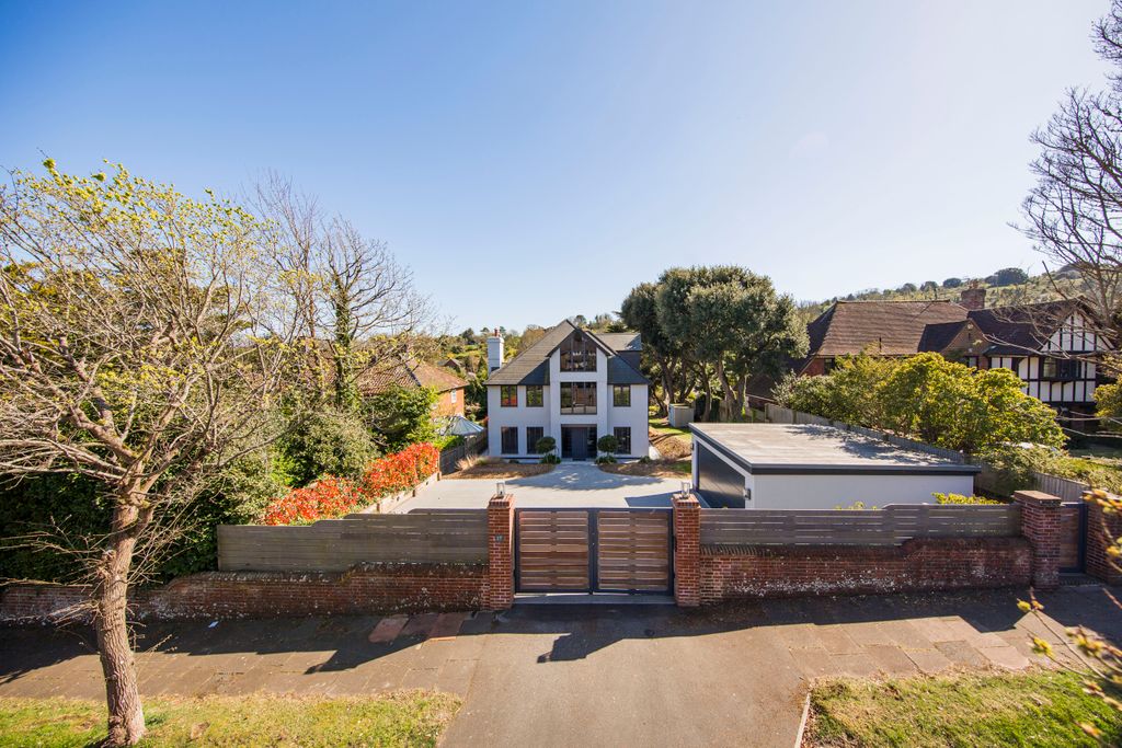 Property photo 3 of 53
