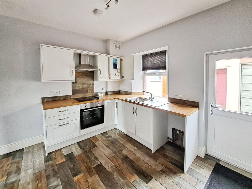 Property photo 3 of 14 Kitchen