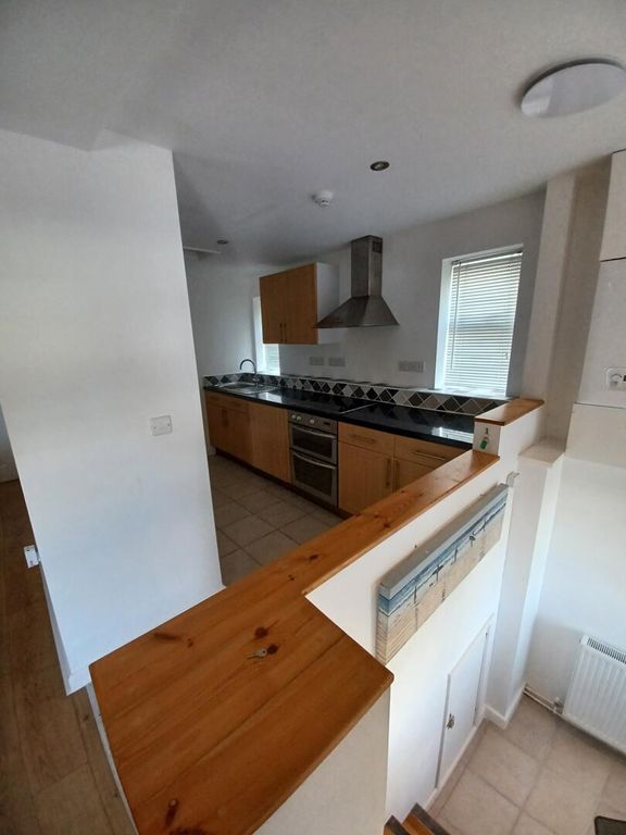 Property photo 3 of 19 Kitchen
