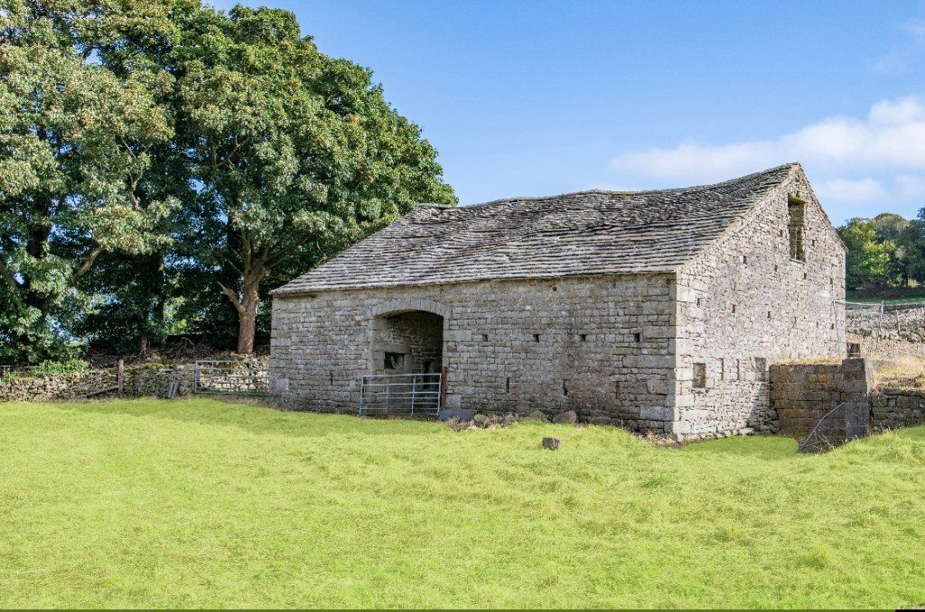 Property photo 2 of 17 Barn