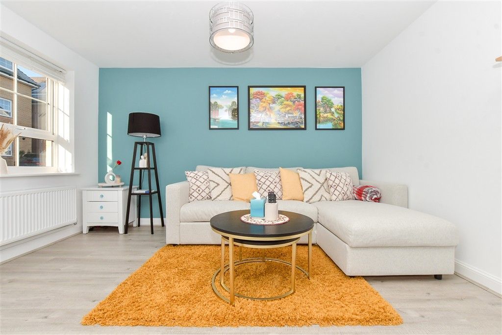 Property photo 3 of 14 Lounge