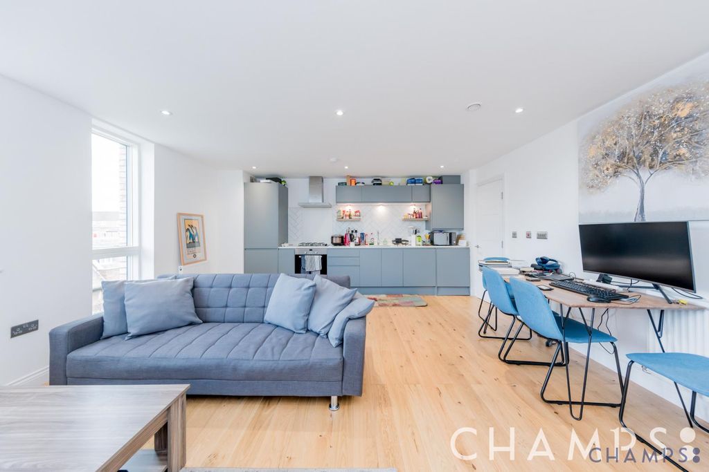 Property photo 1 of 14 3 Bedroom Flat To Rent