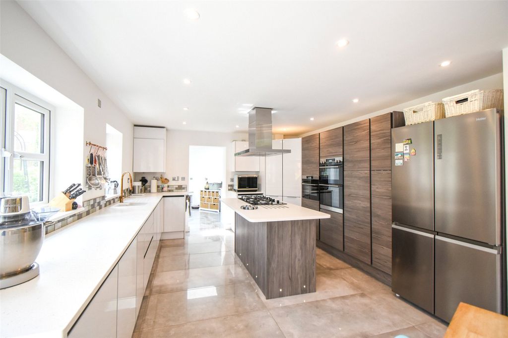 Property photo 3 of 24 Picture No. 02