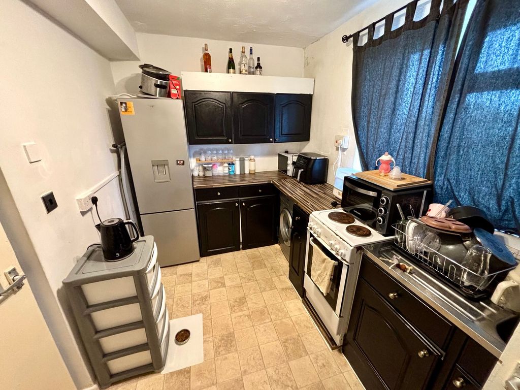 Property photo 3 of 5