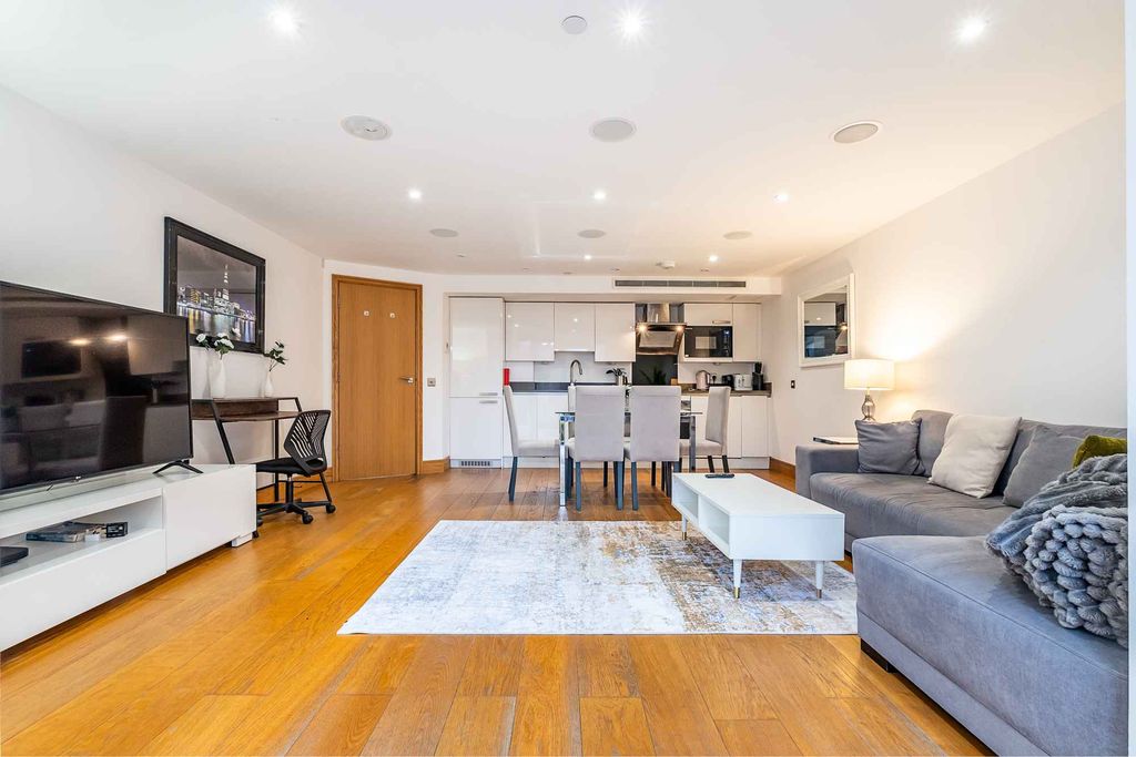 Property photo 2 of 8