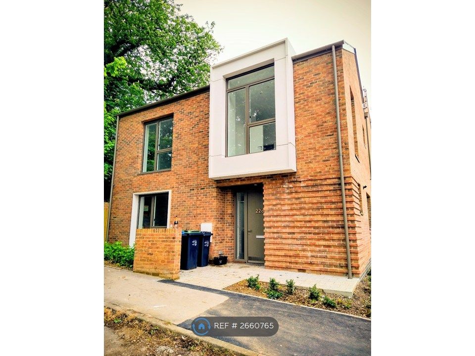 Property photo 1 of 10 Modern Family Home