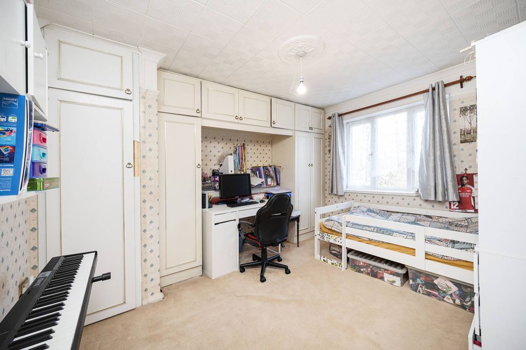 Property photo 3 of 8