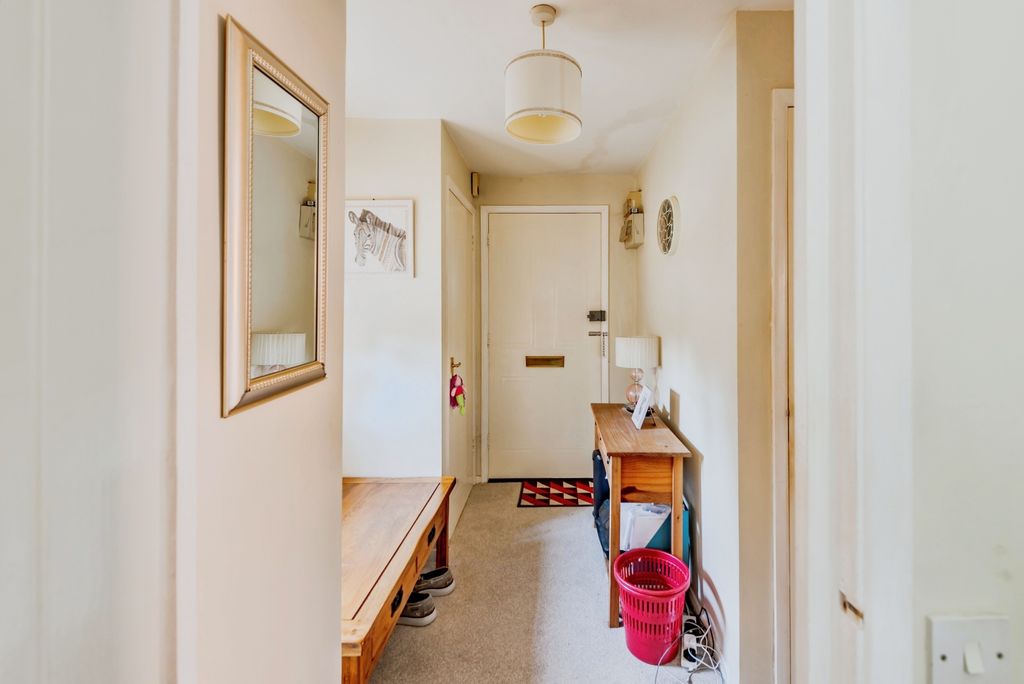 Additional image 9 of 1 bed property for saleHigh Street, Lingfield RH7