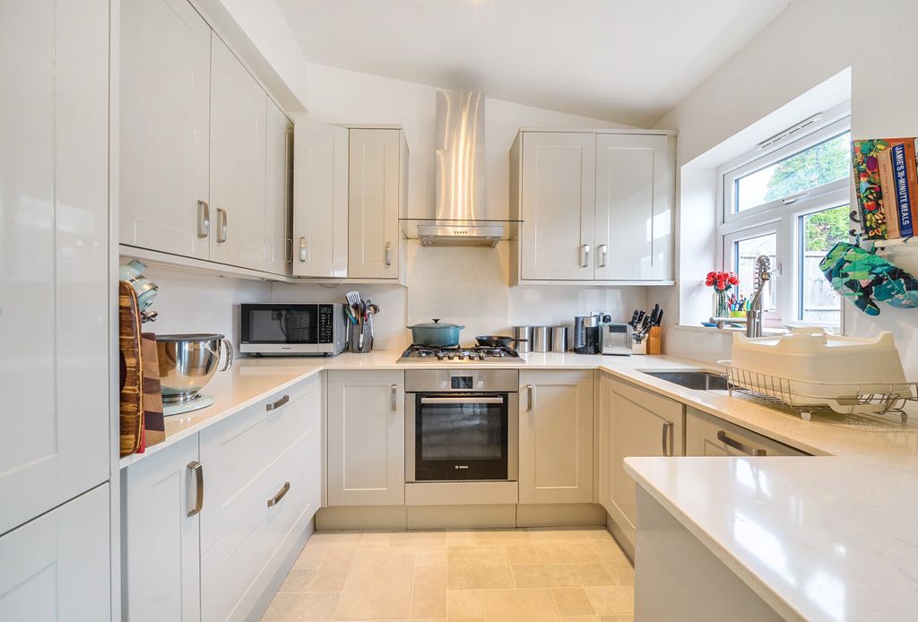 Property photo 3 of 22 1332300-12-688Cad...