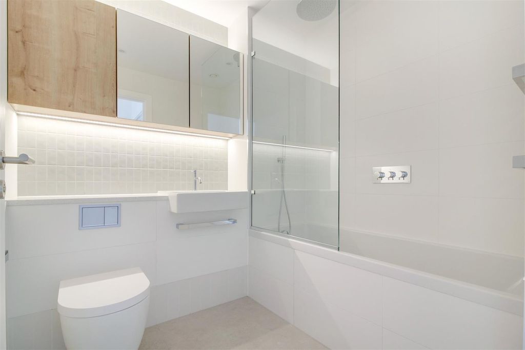 Property photo 2 of 8 Wayne &amp; Silver