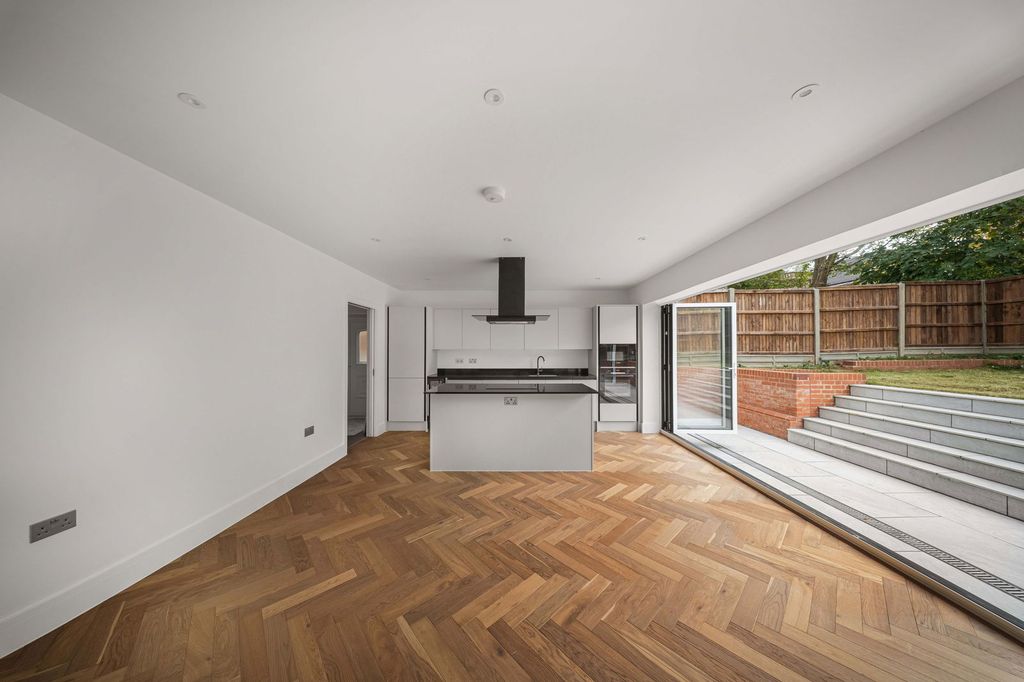 Property photo 2 of 30