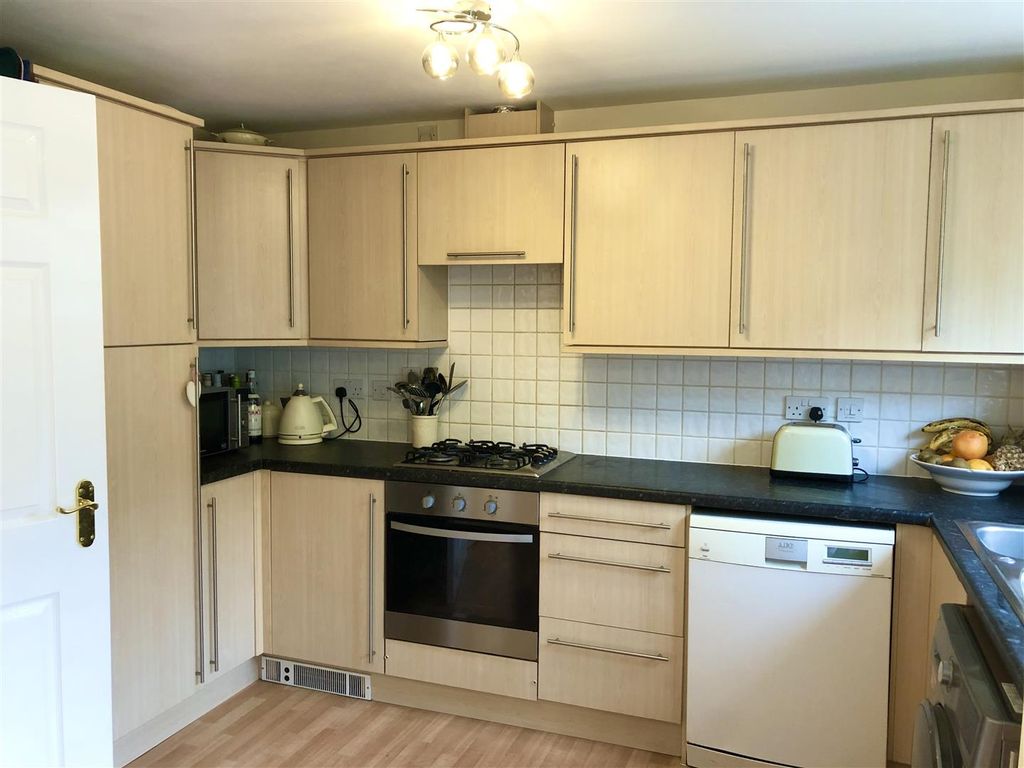 Property photo 3 of 17 Kit 2.Jpg