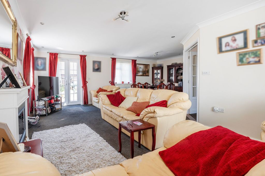 Property photo 2 of 25