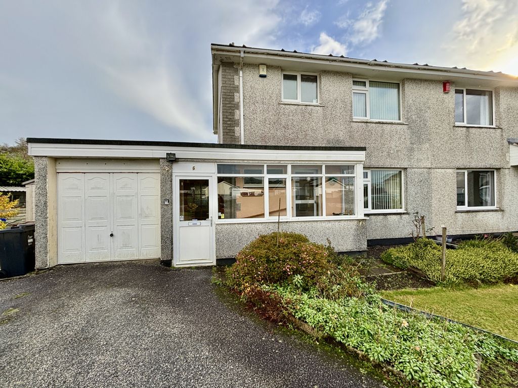 Property photo 1 of 10 3 Bedroom Semi Detached House For Sale