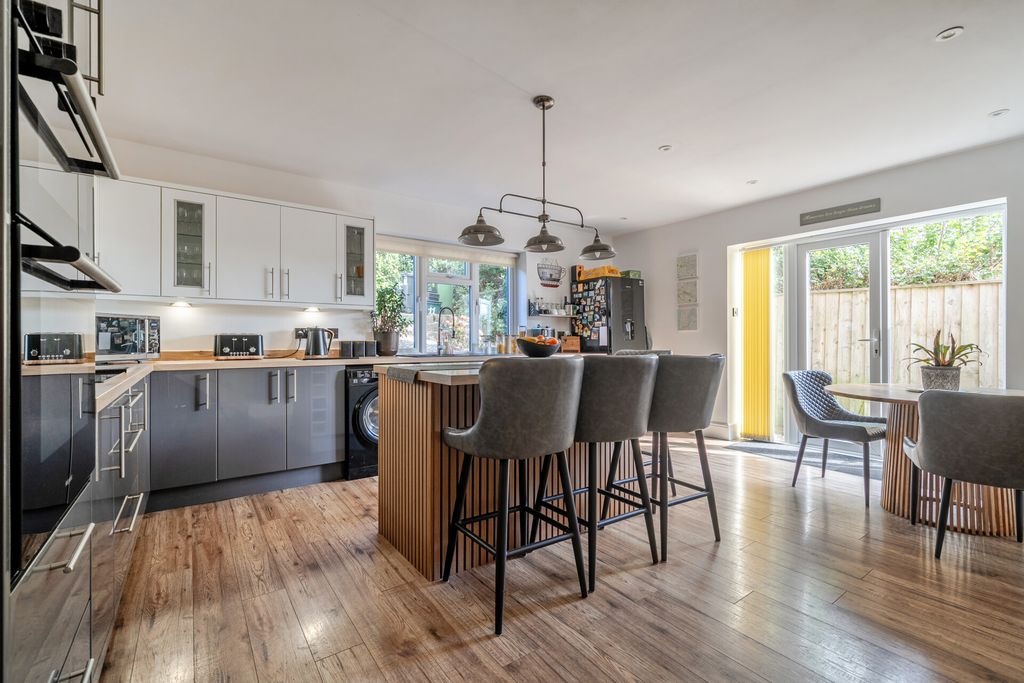 Property photo 2 of 27 1520944-1-1A0A60A...