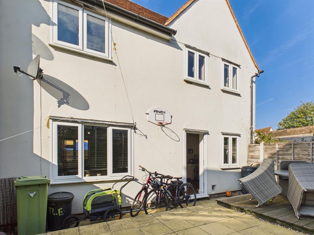 Property photo 3 of 14 Outside