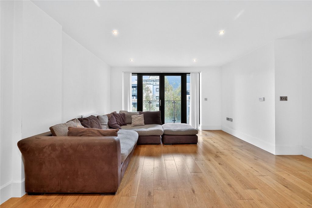 Property photo 1 of 20 Reception Room