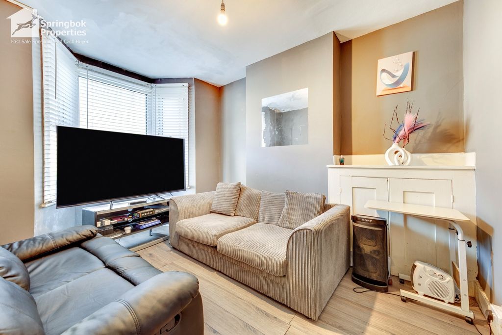 Property photo 3 of 19 Image 2