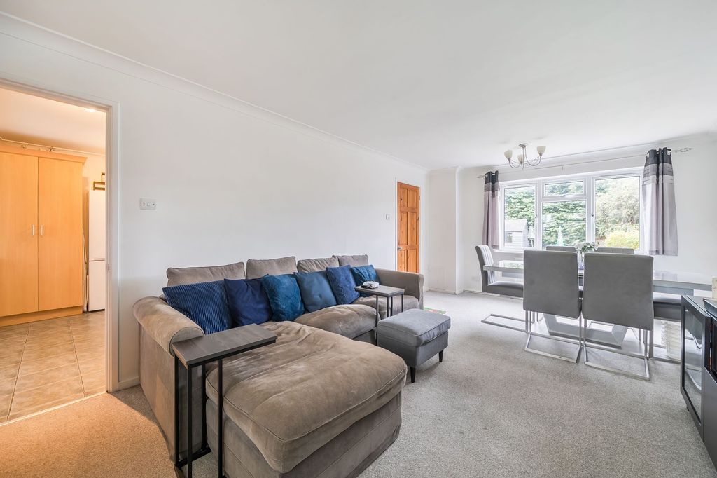 Property photo 2 of 23