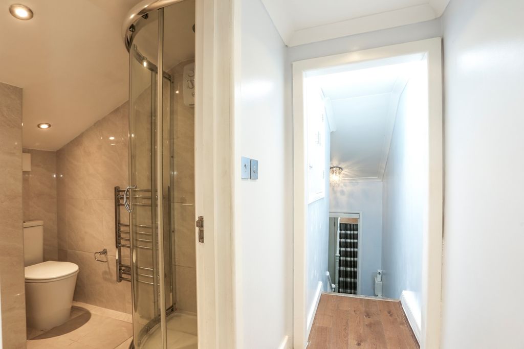 Property photo 3 of 10 Hallway