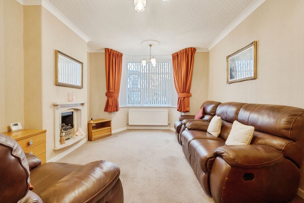 Property photo 2 of 17 Photo