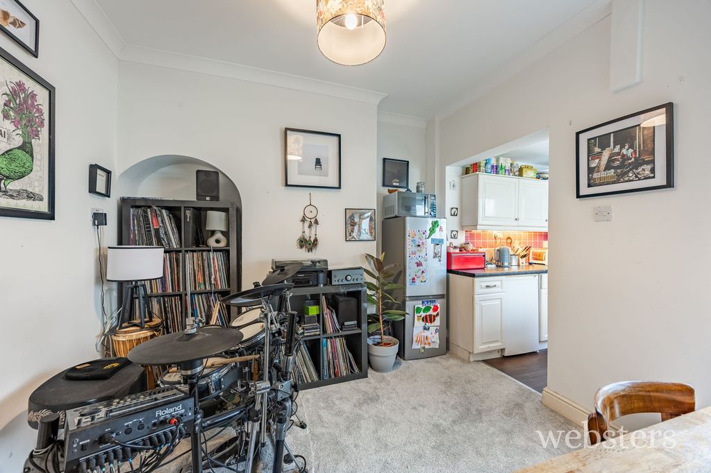 Property photo 3 of 16