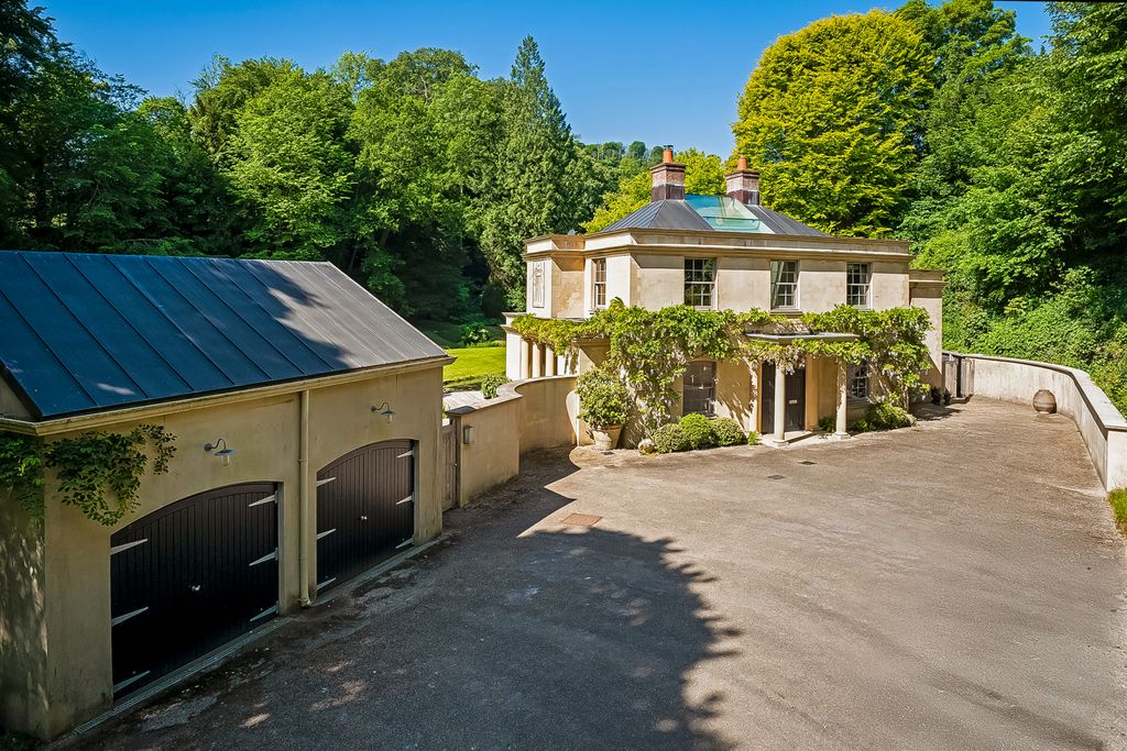 Property photo 1 of 51 House. Partnership