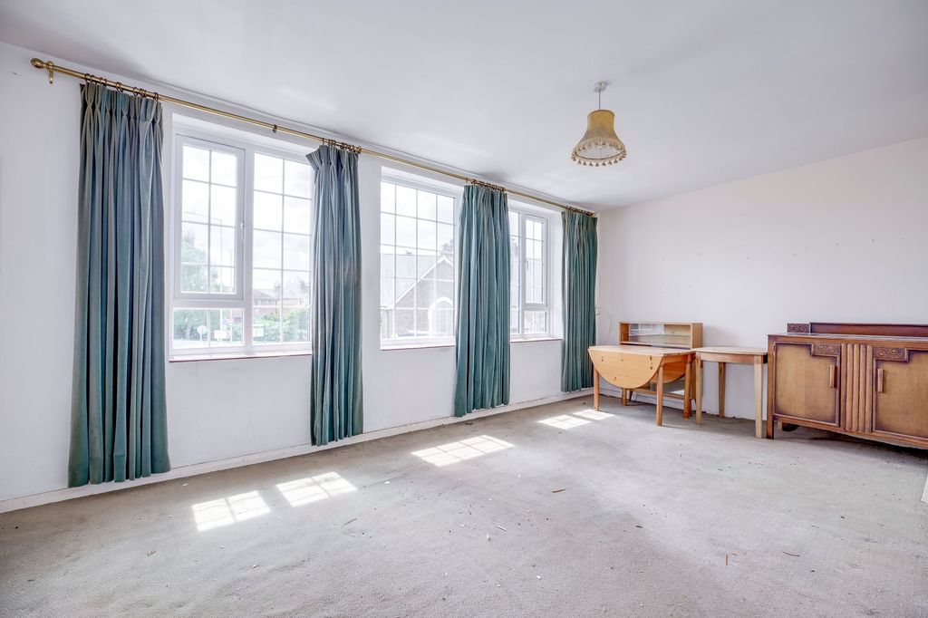 Property photo 3 of 11