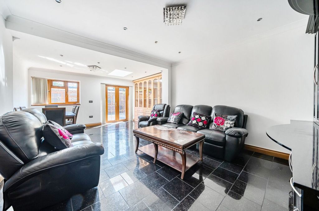 Property photo 2 of 13