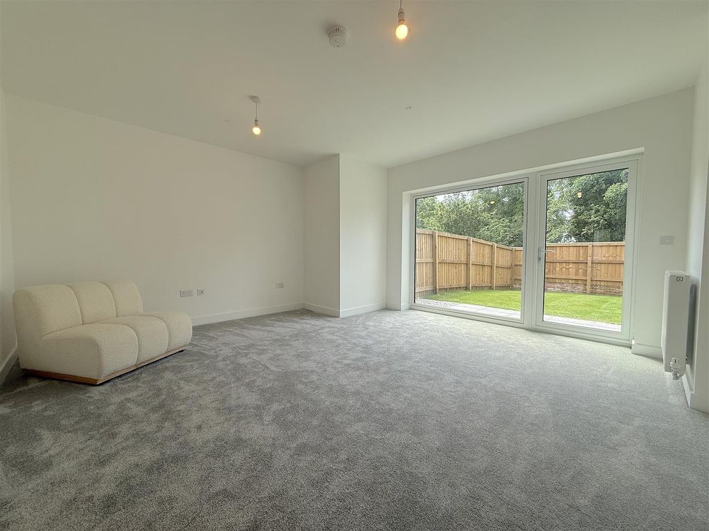 Property photo 2 of 21