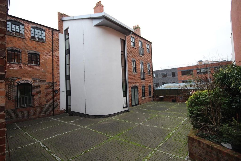 Property photo 2 of 6