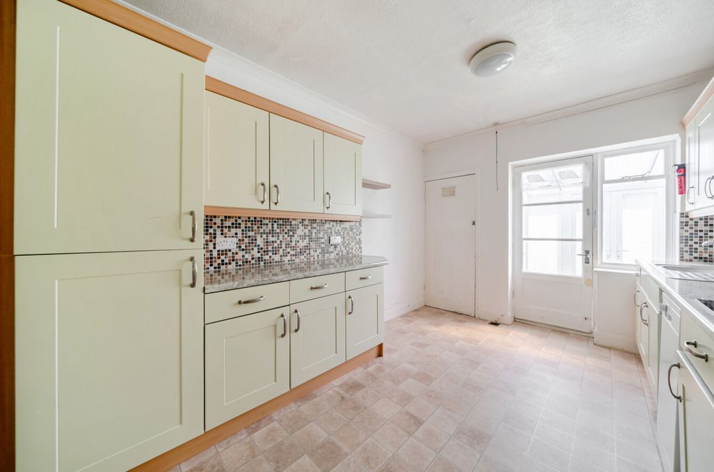 Property photo 3 of 19 46-6A732224De6Ac-...