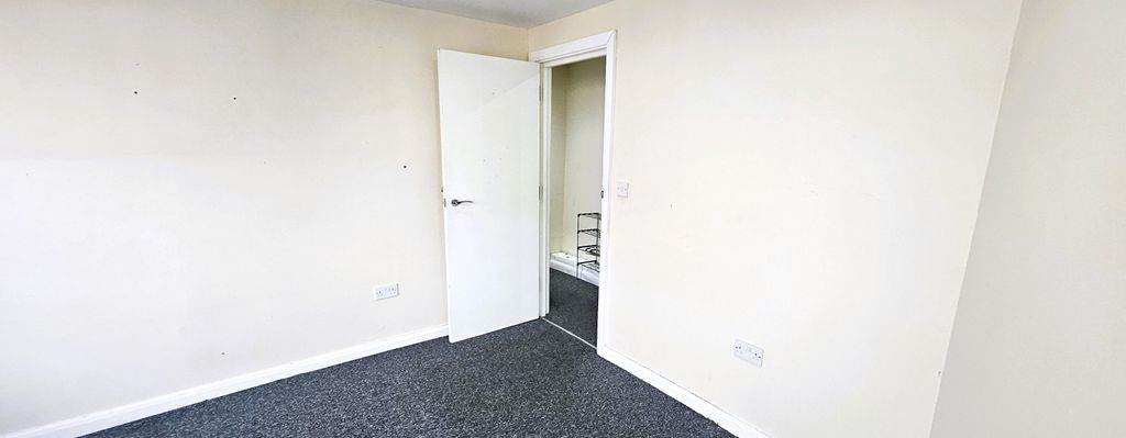 Property photo 3 of 6 20251230_104140