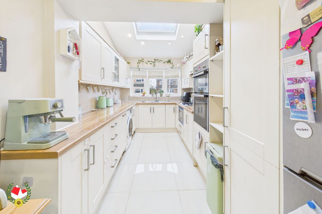 Property photo 2 of 16