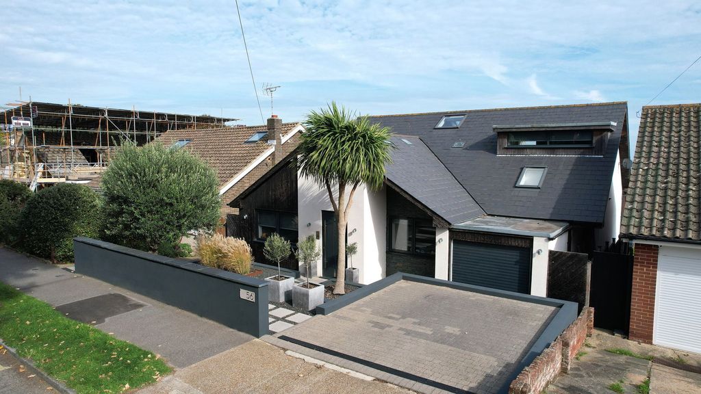 Property photo 1 of 32