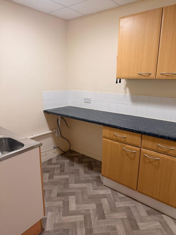 Property photo 3 of 9 Kitchen