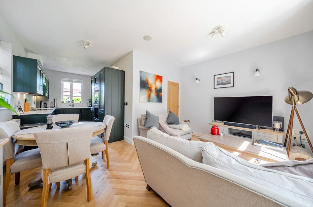 Property photo 2 of 12 1317320-10-6867Ec...
