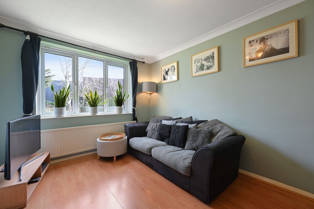 Property photo 2 of 11 6