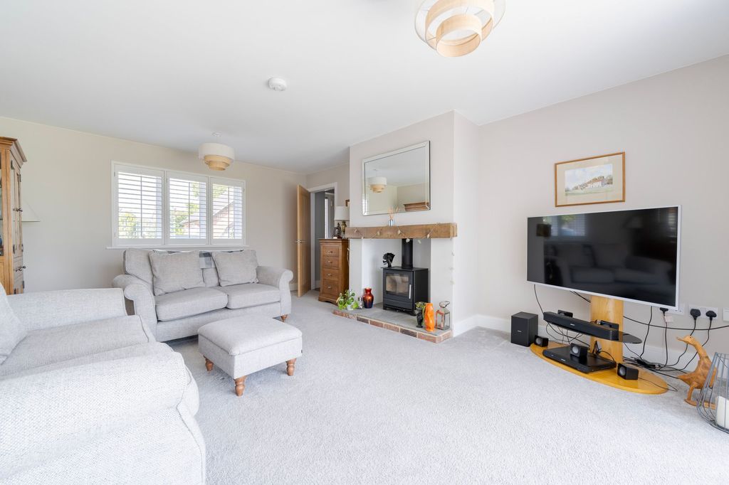 Property photo 3 of 27