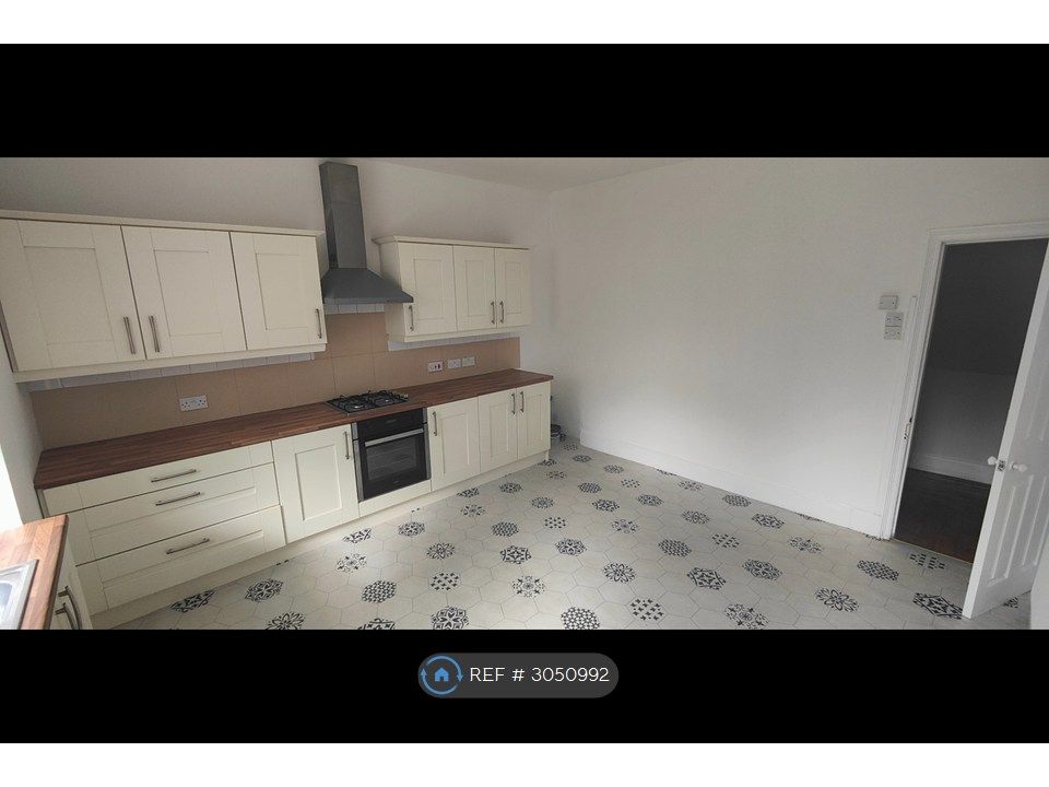 Property photo 2 of 16 Kitchen