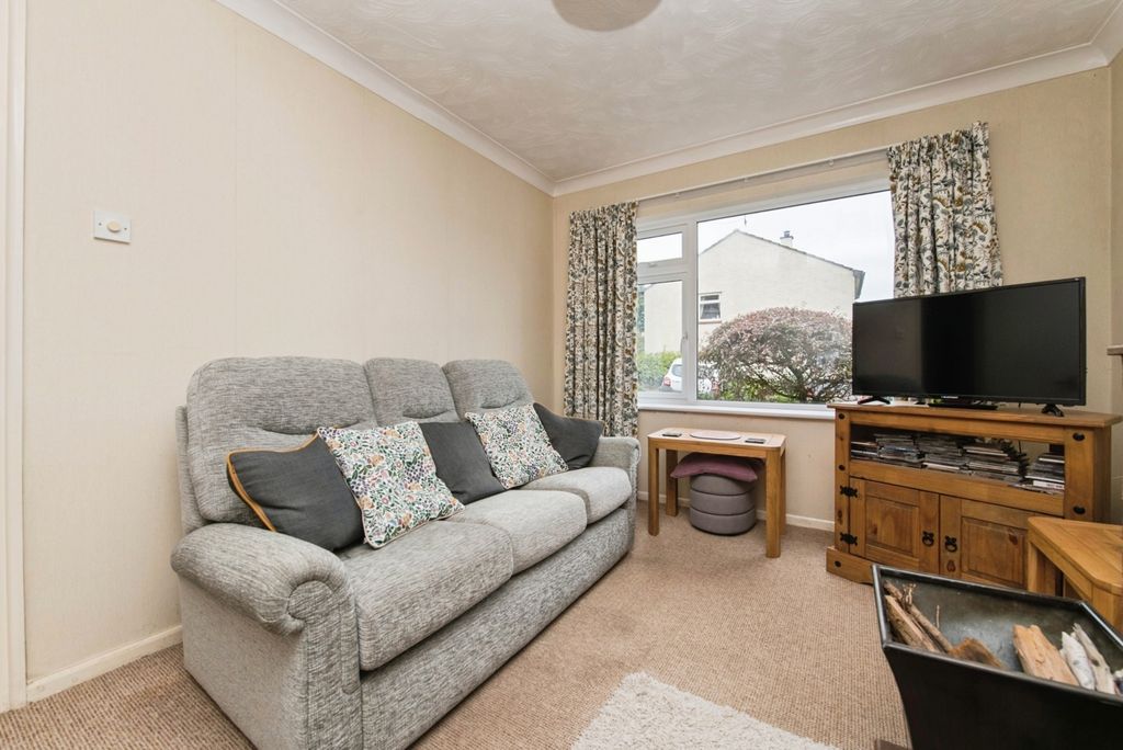 Property photo 3 of 16 Photo