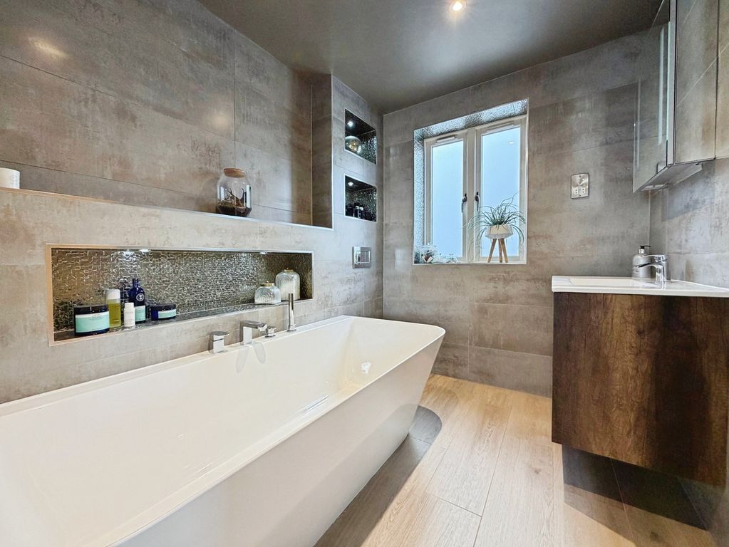 Property photo 1 of 32