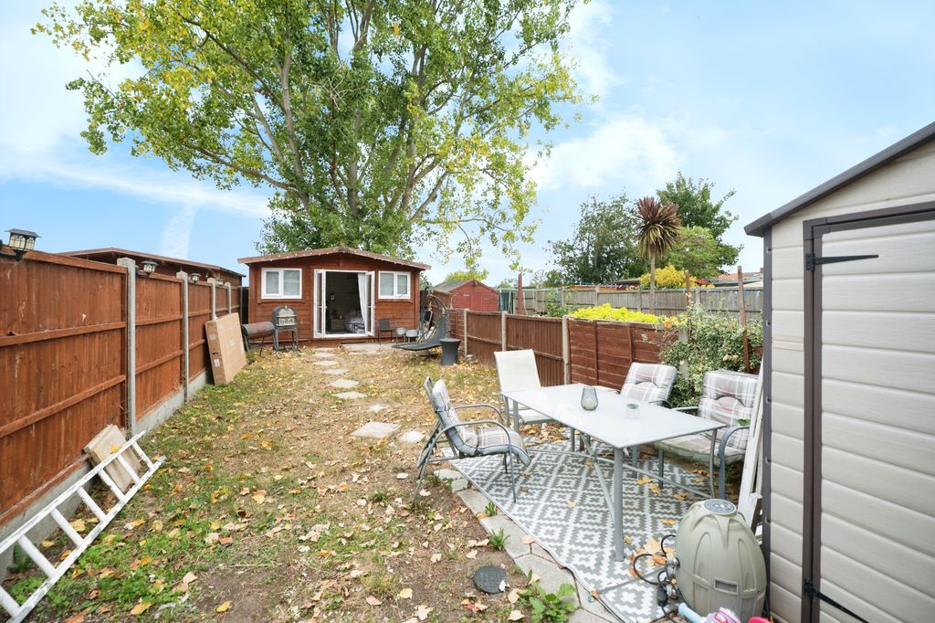 Property photo 2 of 19 Garden