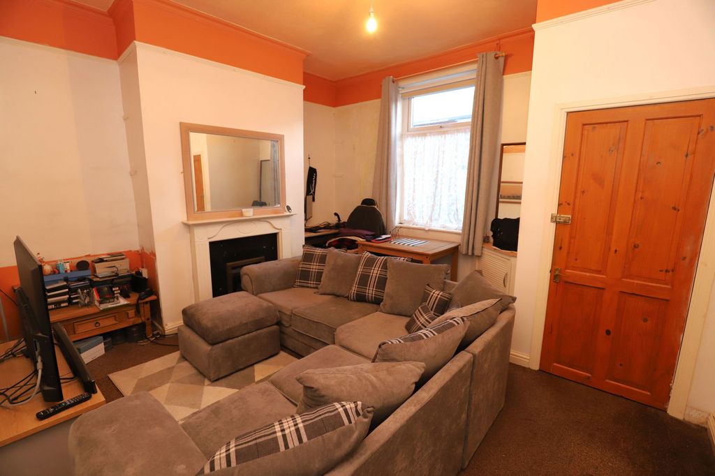 Property photo 2 of 18