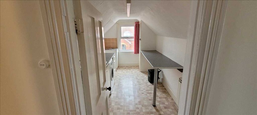 Property photo 3 of 6 Kitchen