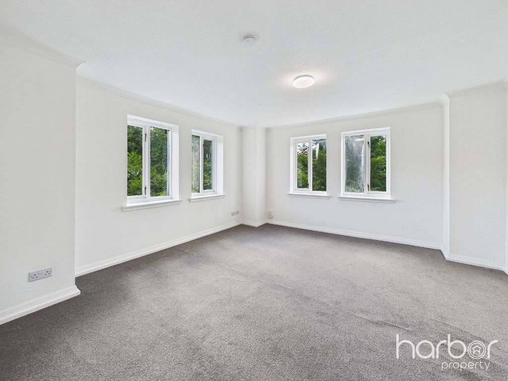 Property photo 3 of 12 5280935