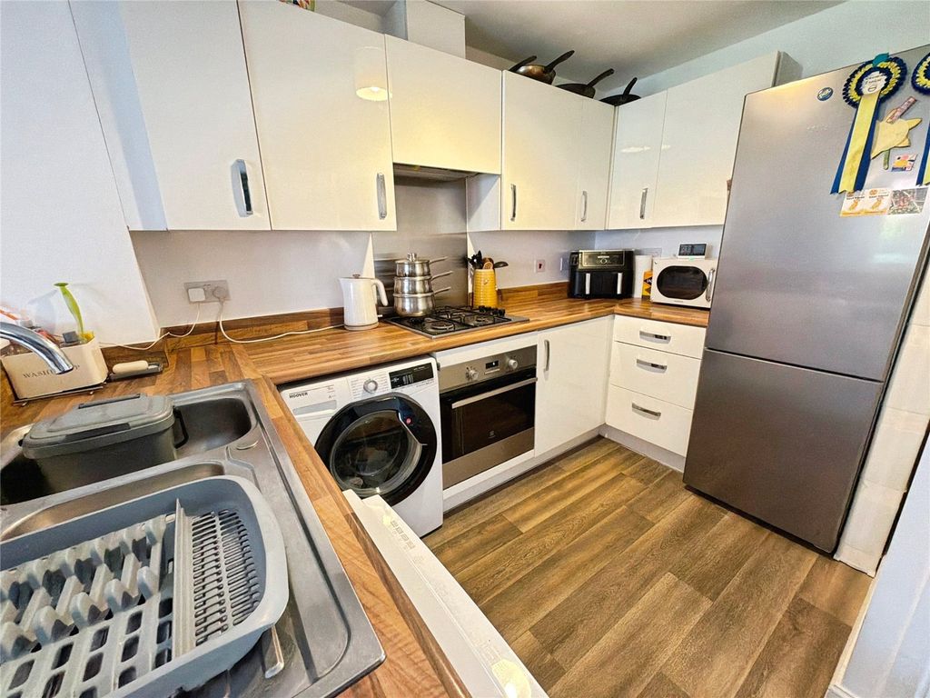 Property photo 2 of 18 Kitchen
