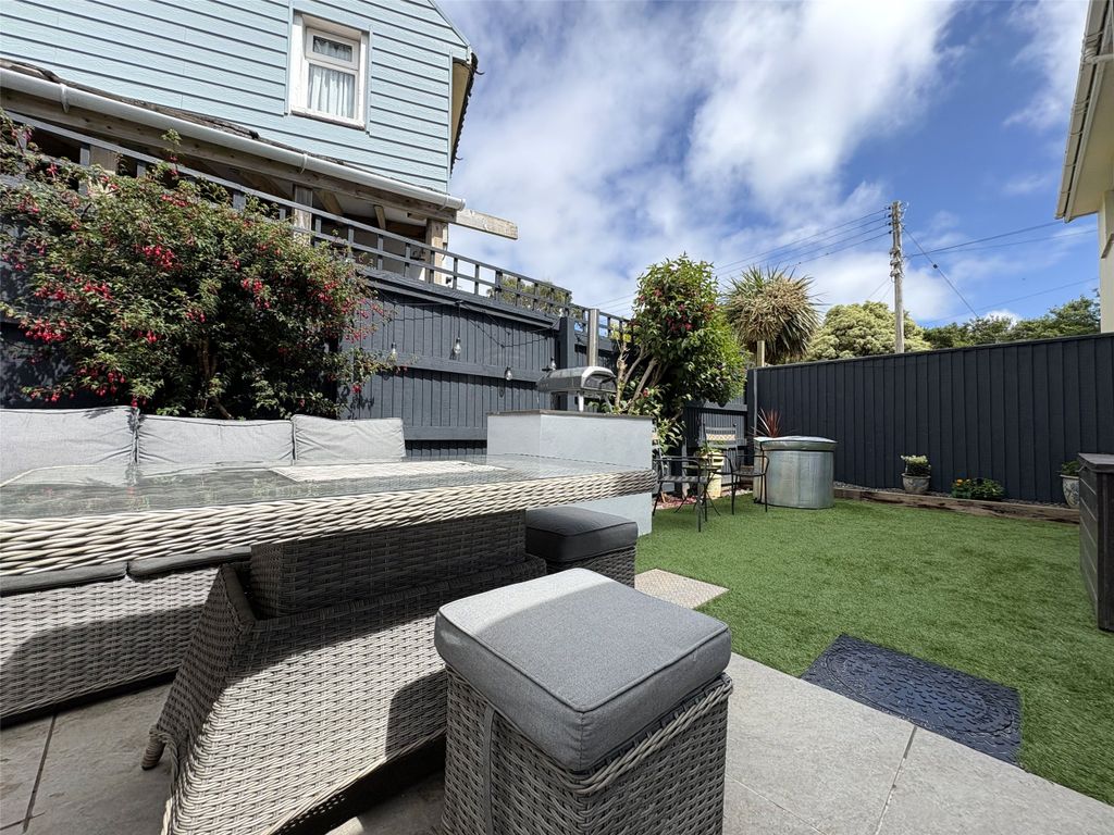 Property photo 2 of 13 2 - Garden