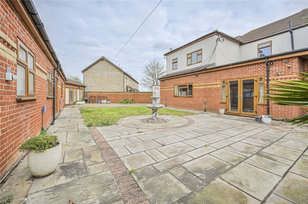 Property photo 3 of 37 Picture No. 13