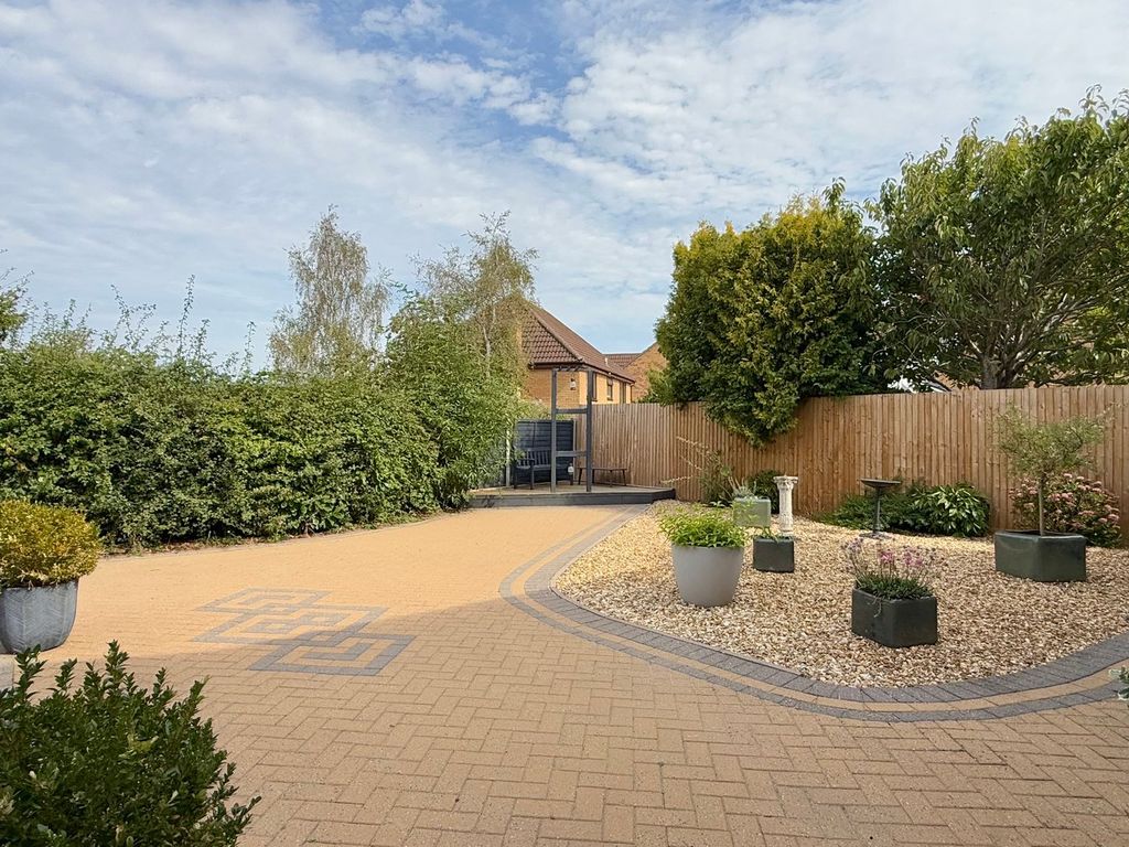 Property photo 2 of 37